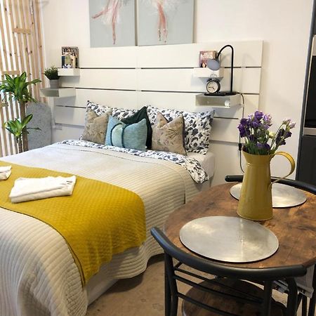 Studio Flat Wythenshawe Buitenkant foto