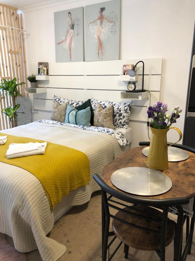 Studio Flat Wythenshawe Buitenkant foto